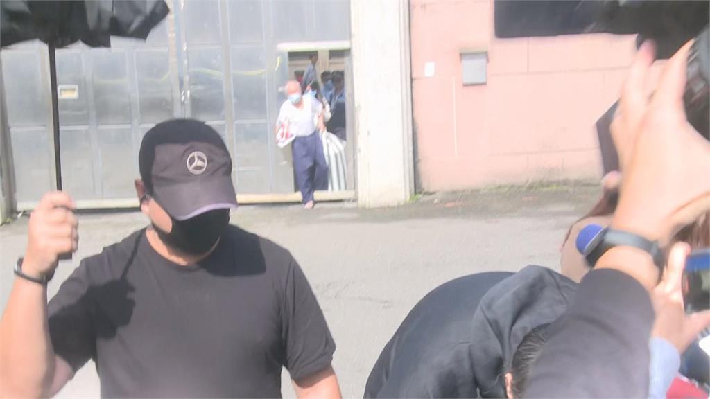 最新/強吻鍾沛君提早出獄 朱學恒「消瘦一圈」畫面曝光