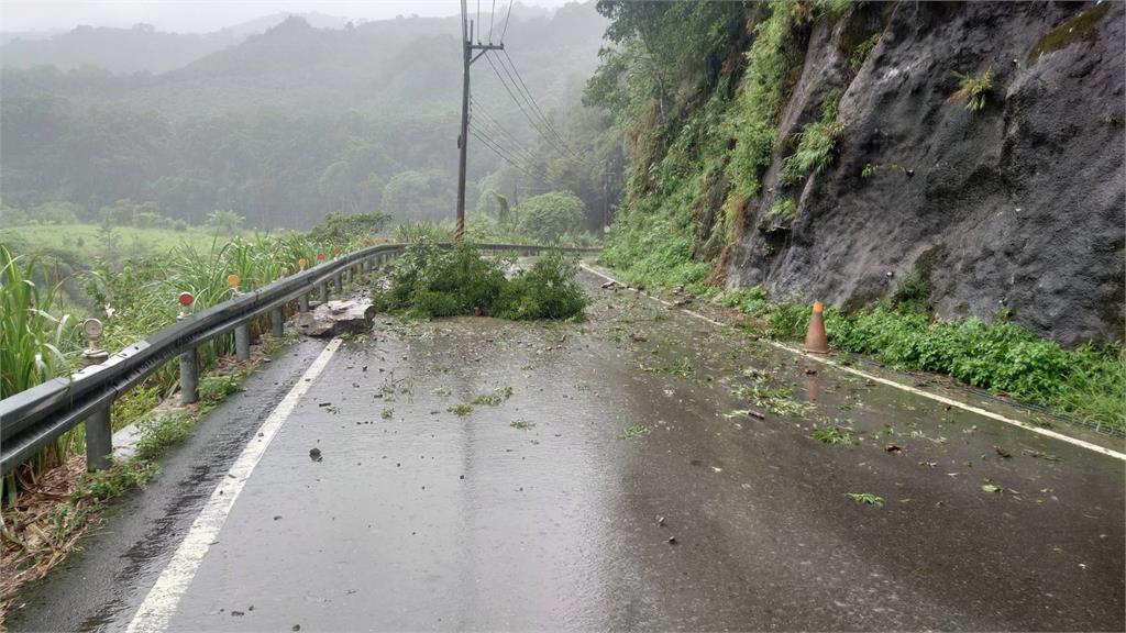 快新聞／中颱軒嵐諾逼近雨彈襲　竹縣新樂大橋、竹32道路坍方