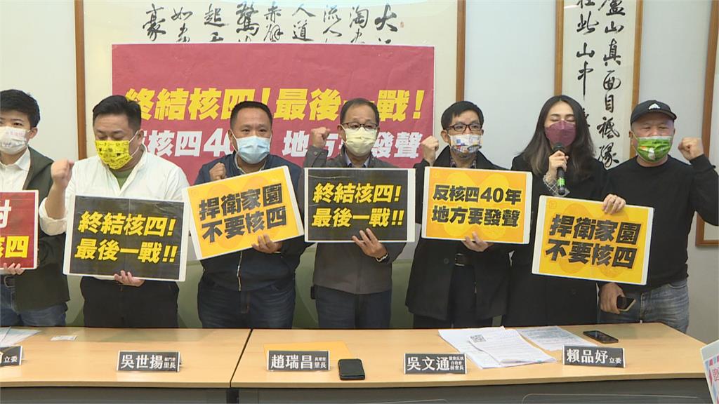 催出不同意票！民進黨立委發「不同意貼紙」 逢人就貼全力宣傳