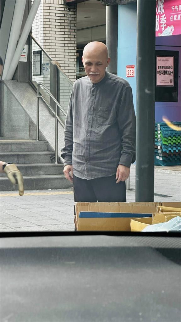 被國民黨氣到復活?台北街頭「驚見蔣中正現身」網笑翻:準備去簽連署