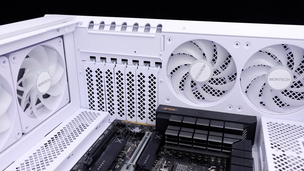 MONTECH 翻轉選擇 HS01 Pro 支援 BTF 背插式主機板的玻璃側透機殼