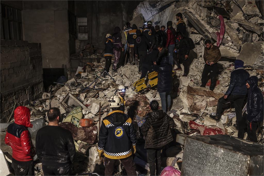 震災現場／土耳其強震如人間煉獄！孩童被石堆埋沒　世界遺產遭震垮