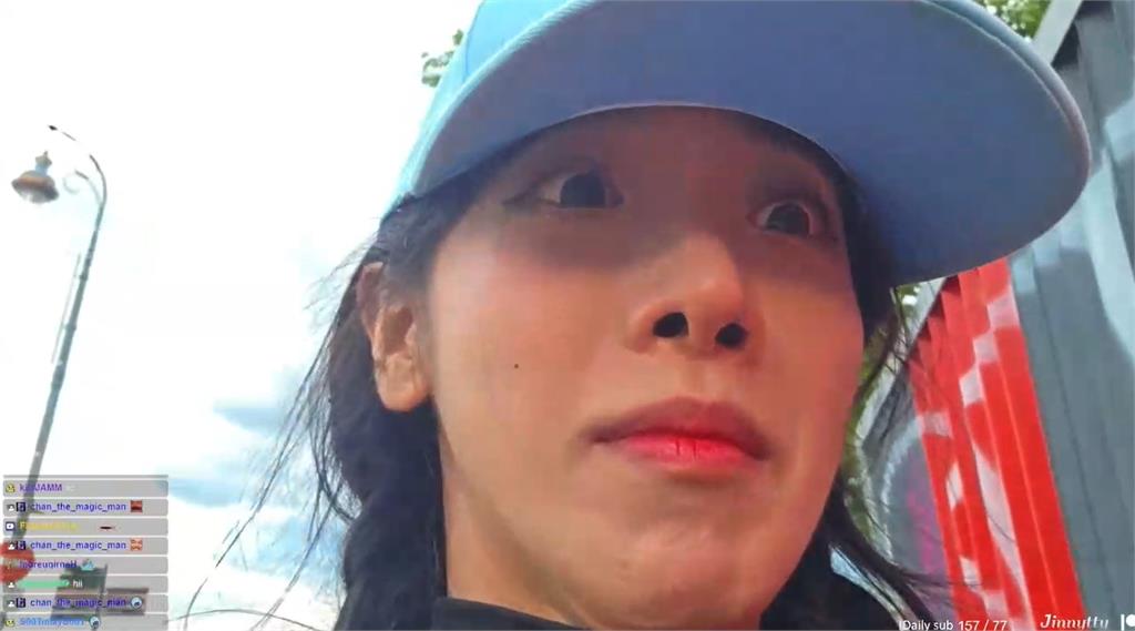 企鵝妹法國「遭黑衣男攻擊」直播全放送!狠嗆「X子滾出去」網急壞:報警