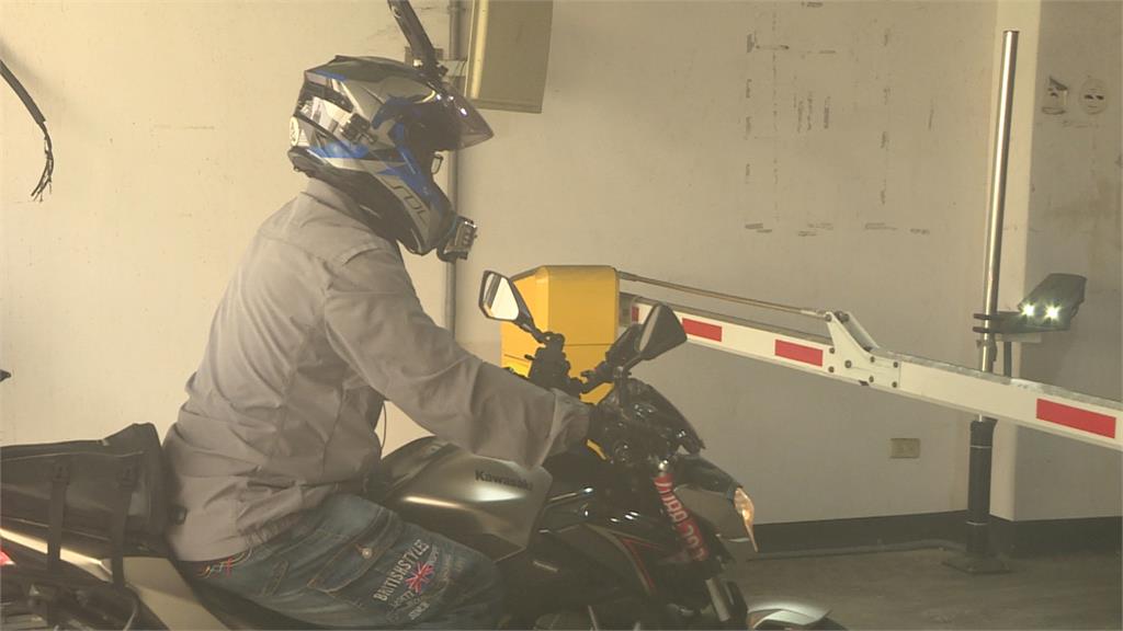 「坡度大於1:8」太陡 台中市停車場禁行大型重機惹議