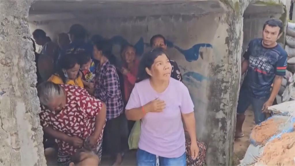 泰柬衝突全面升級！兩軍多地互轟　泰國邊境４萬人緊急撤離