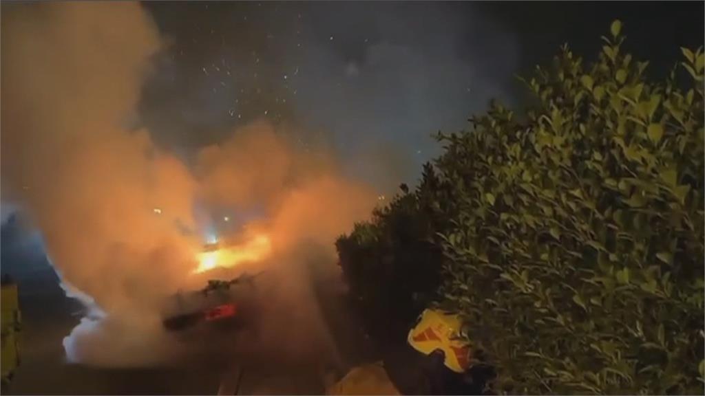 7旬翁騎車誤上國道 逆向撞上轎車釀火燒車身亡