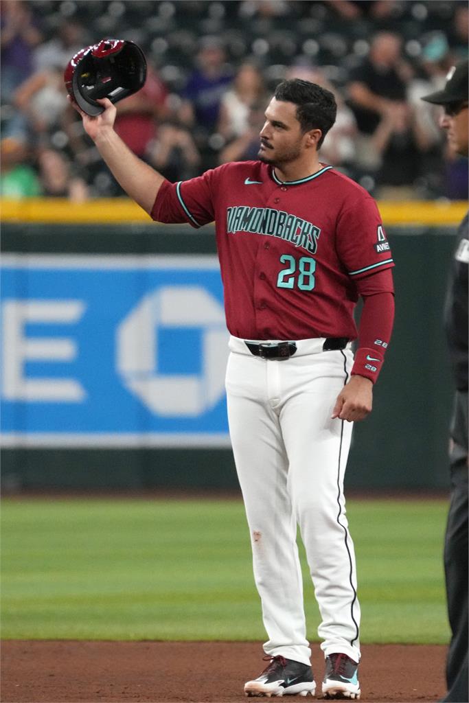 MLB(影)／亞瑞納多達生涯2000安打里程碑！加入大聯盟菁英俱樂部