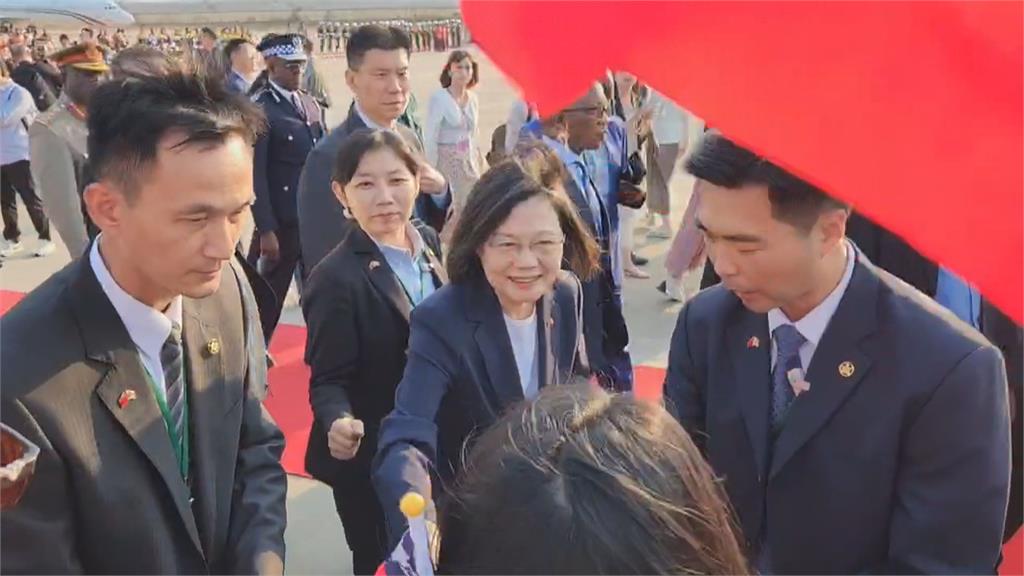 蔡總統出訪友邦史瓦帝尼 隨行人員竟然有「他」
