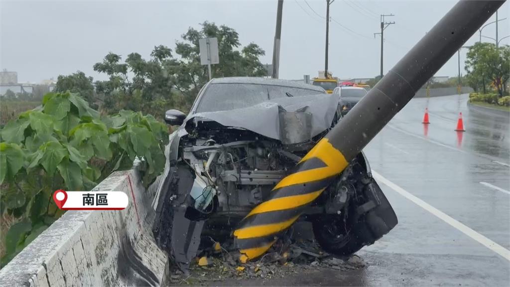 豪雨狂炸! 台南各地"汪洋一片" 住戶急借沙包擋水