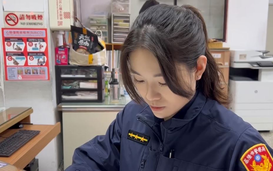 基隆女警「神似女星舒淇」　民眾搭訕「問這事」