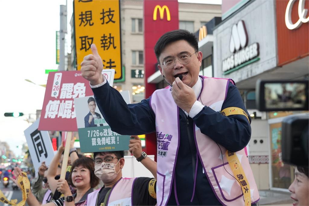 快新聞/「黃色小鴨爸爸」挺進後山 賴瑞隆今晚現身花蓮替罷團打氣