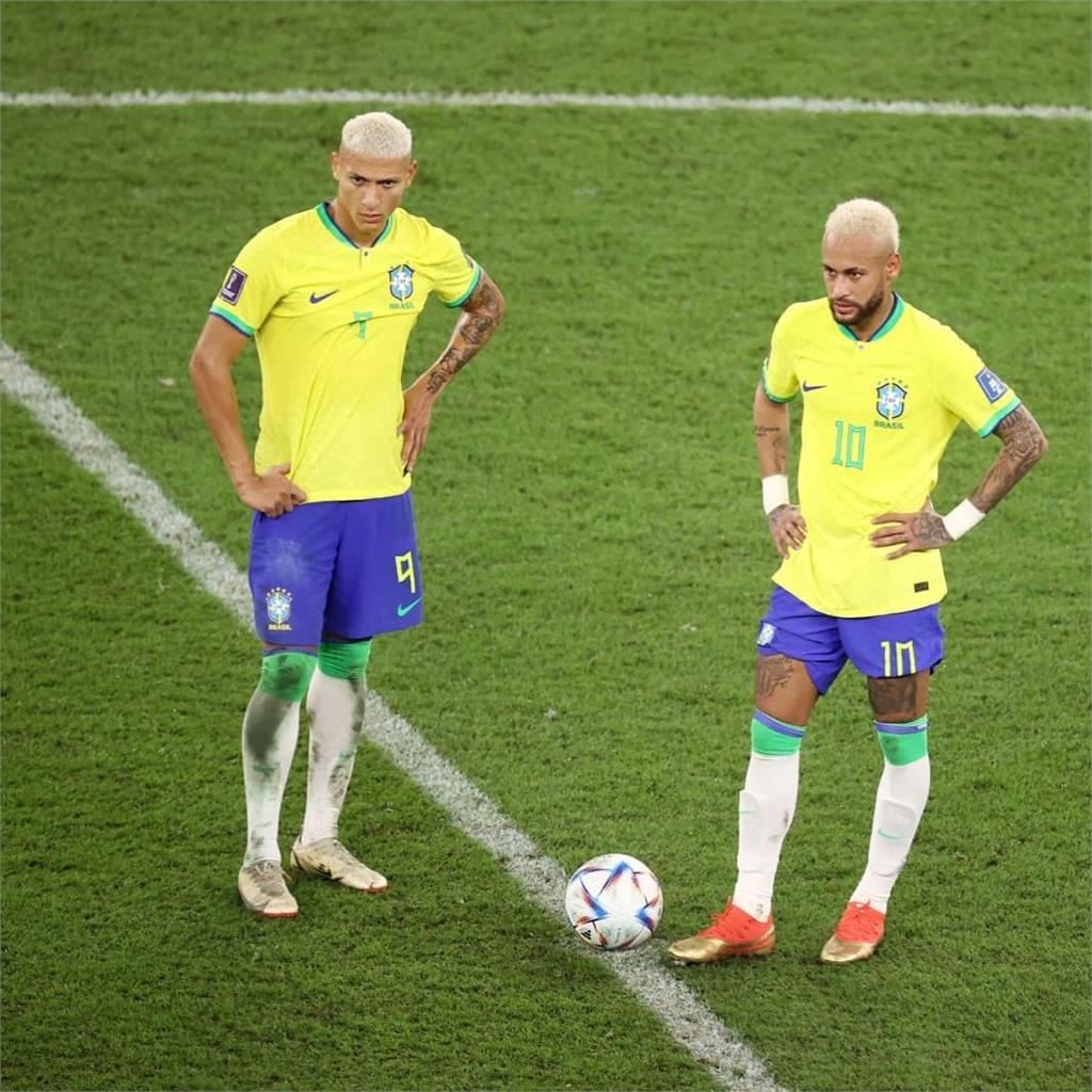 卡達世足／巴西帥哥前鋒輸球暴哭！重整心情將內馬爾頭像「刺背上」