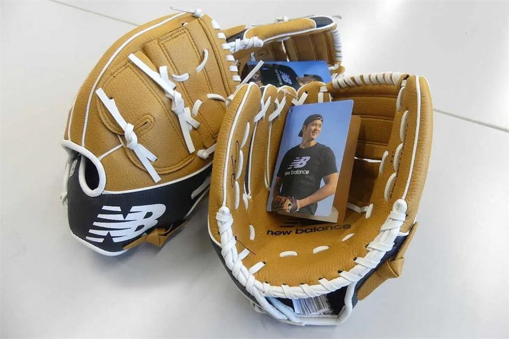 快新聞/耶誕大禮!大谷翔平贈送全日本所有小學 每校3雙棒球手套
