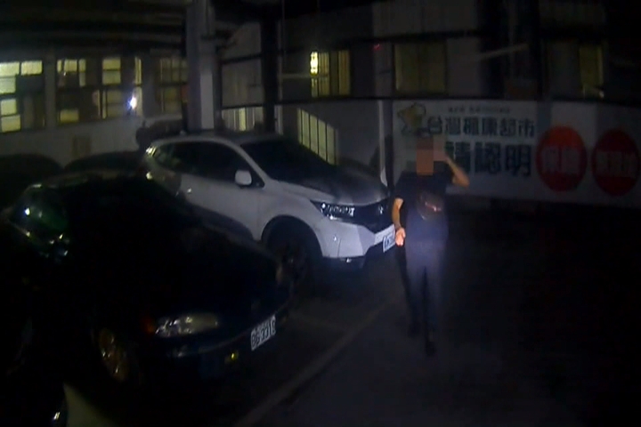 台中通緝犯遭盤查拔腿狂奔！　熱心民眾指路助警順利逮捕歸案