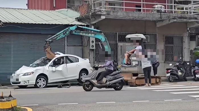 快新聞／夫妻口角後喝酒誤事！桃園男開怪手砸爛汽車　路過女騎士看傻眼