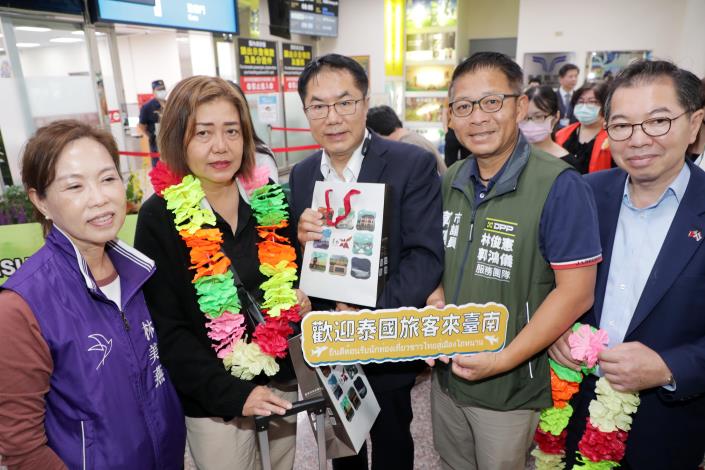 臺南機場喜迎泰國包機首航 黃偉哲開啟臺南國際旅遊新篇章