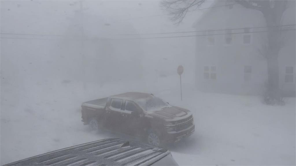 暴雪肆虐「白色耶誕」！ 酷寒釀全美至少16死　水牛城超過200輛車受困雪中