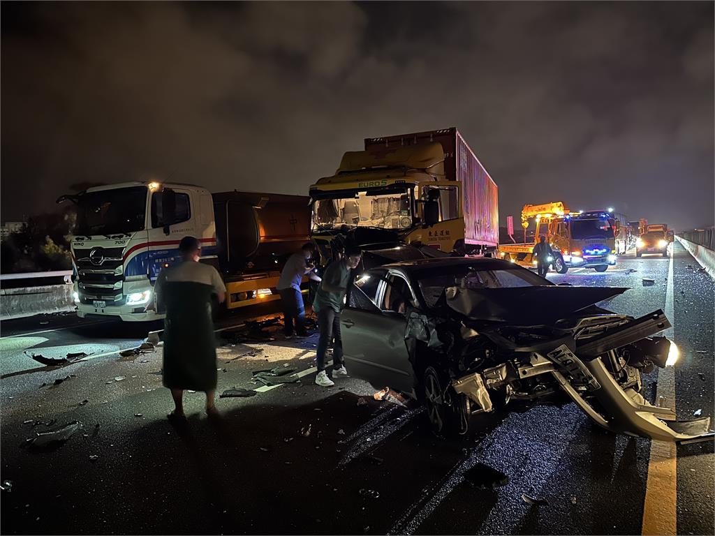 快新聞／國三南下連環車禍！　5人受傷、2人到院前無生命跡象