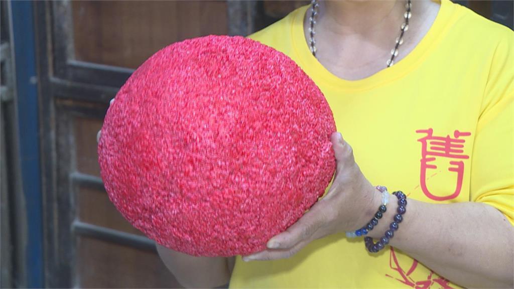 「紅球計畫」三月底台南登場　百年餅舖特製「巨型紅荖花」