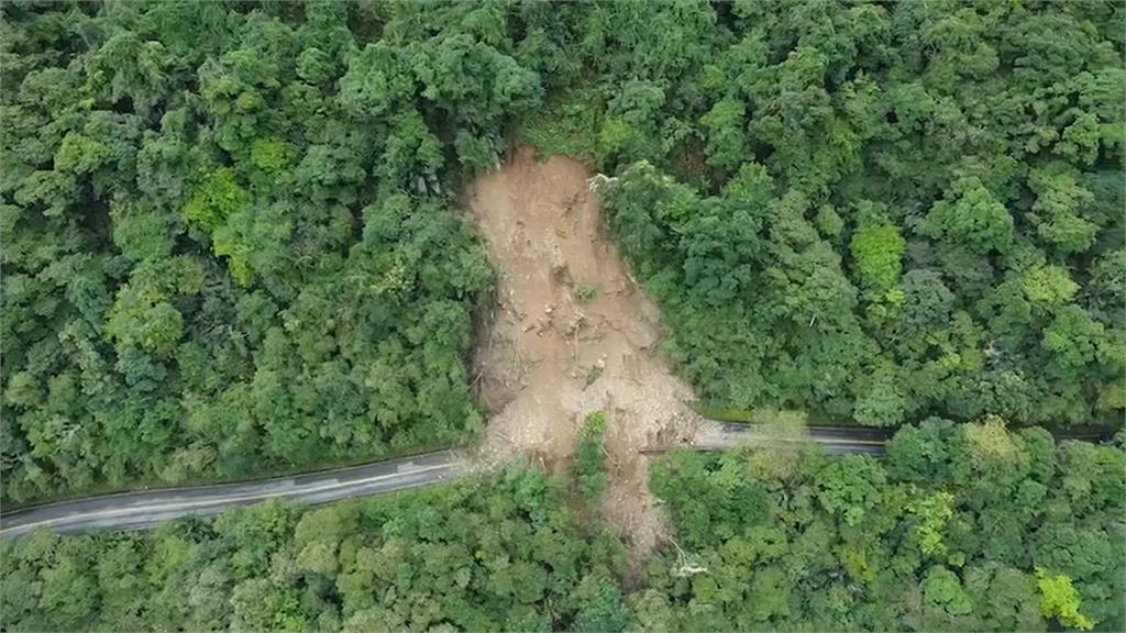 大雨！蘇花公路74噸重巨石掉落　太平山公路土石坍方228人困山區