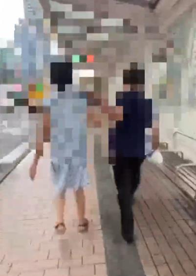 台北車站前當街家暴「拿雨傘毆妻」！下秒目擊　超扯畫面被瘋傳
