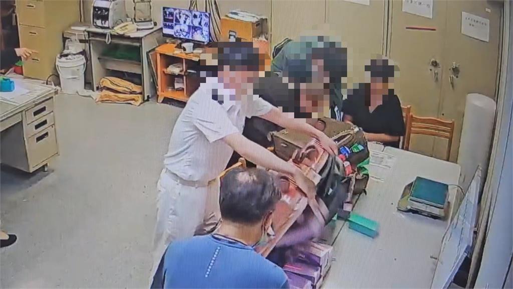 同機旅客揪3人走私加熱菸彈 一男假扮和尚躲查緝仍被識破