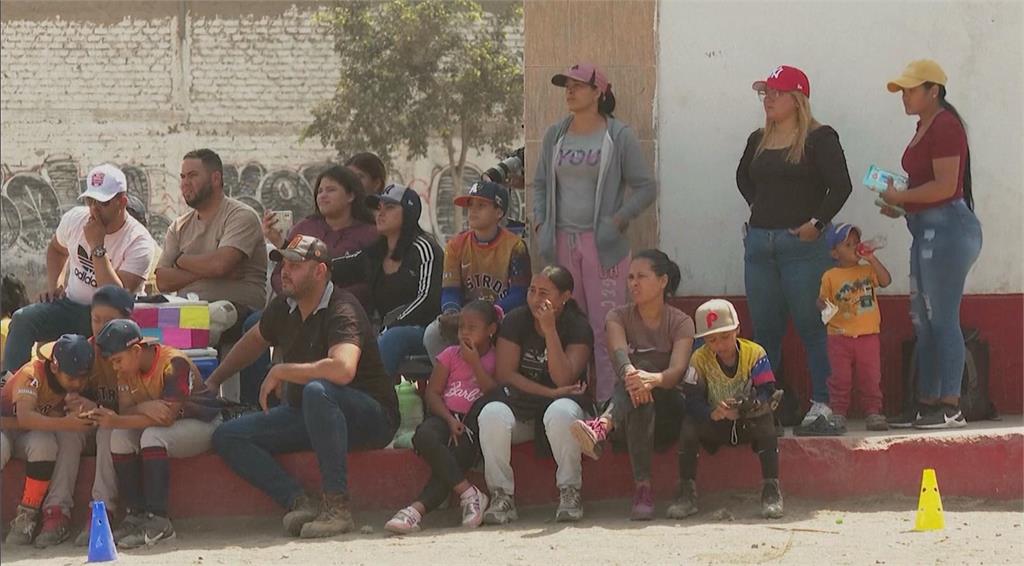 委內瑞拉難民落腳秘魯成立棒球學校　　身在異鄉依舊心懷棒球