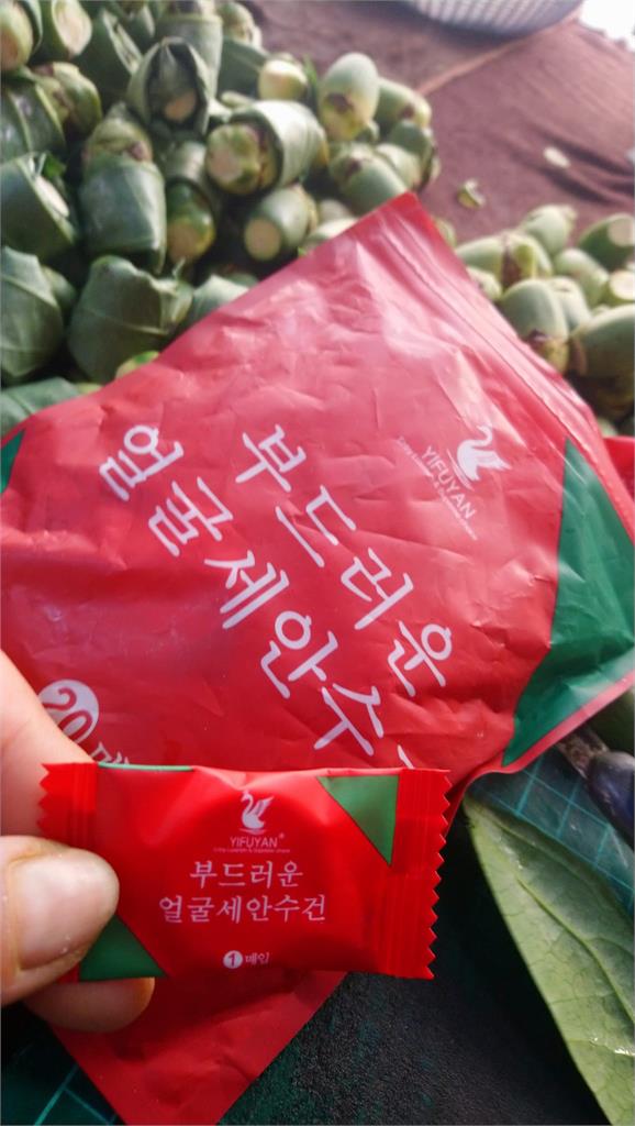 客人請女店員吃「韓國糖果」　入口「狂膨脹」嚇傻她：我不懂韓文！