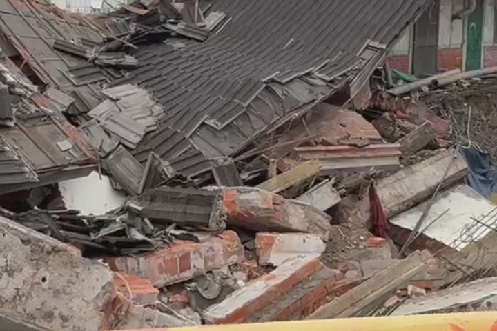 連日豪雨！台東50年老屋坍塌　太麻里溪暴漲
