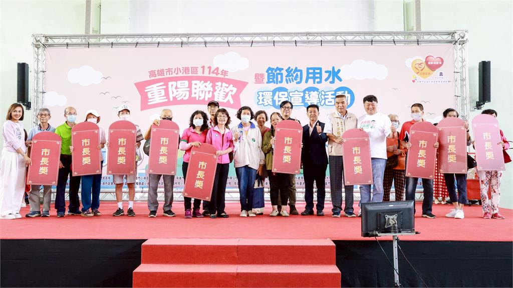 快新聞／出席小港區重陽敬老聯歡會　陳其邁與長輩互動同樂