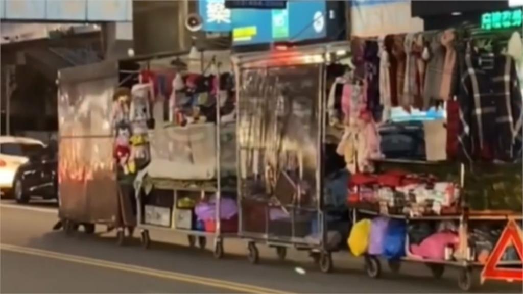 路上驚見機車變身「巨型聯結車」!一口氣拖「4節車廂」奔馳網嚇:太扯