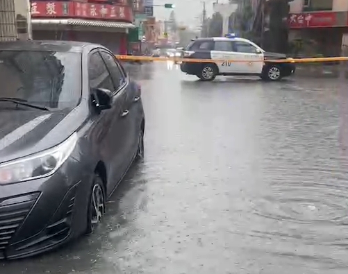 快新聞/雨彈發威! 台中大里、彰化員林淹水畫面曝