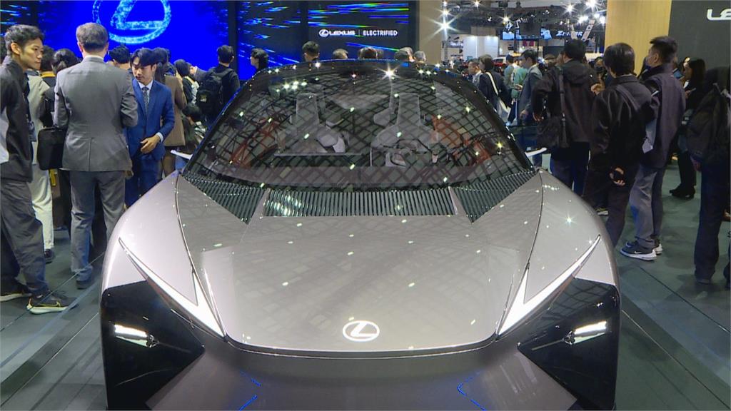 車廠齊推電動、跑車與休旅　搶攻明年車市大餅