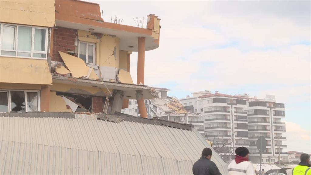 民視新聞團隊挺進土耳其！小鎮房屋倒塌、毀損　民眾無家可歸「搭帳棚住」