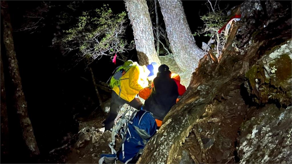 戶外活動務必留意氣象資訊! 只穿輕薄衣物登山「凍袂著」求援