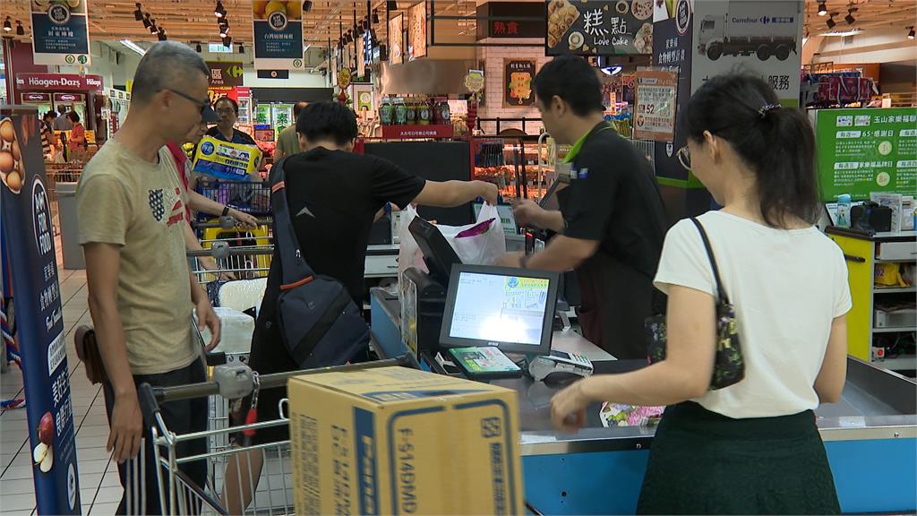 集點換購居家健身用品 業者打造APP新手遊 超市、量販賣場看準疫後健康風潮 集點換購推居家健身用品