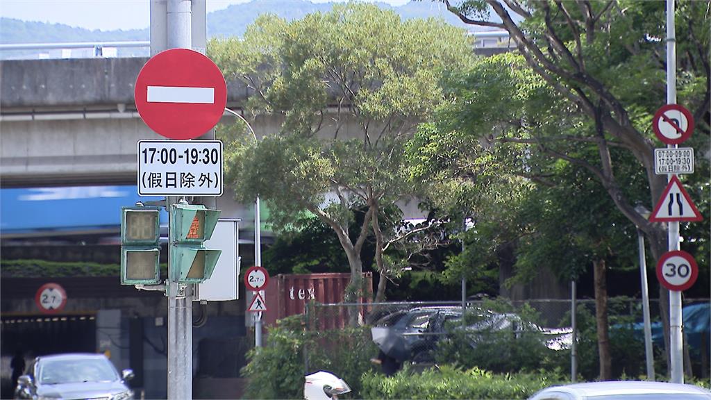 騎士不滿被攔持三角錐砸義交 7旬義交臉部瘀青 身世背景暗藏「洋蔥」