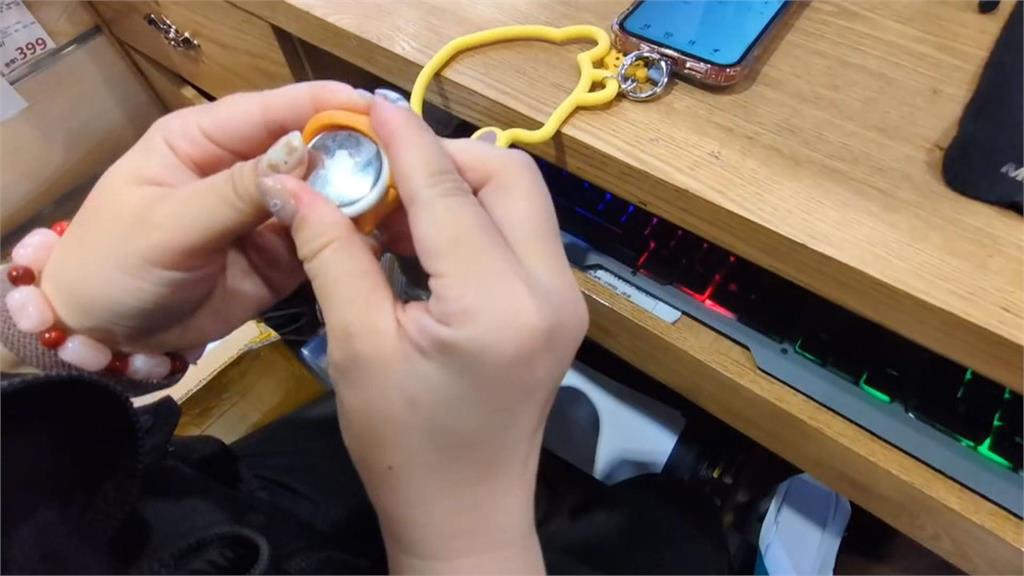 誰放的?高雄女子機車被裝「追蹤器」 嚇壞報案