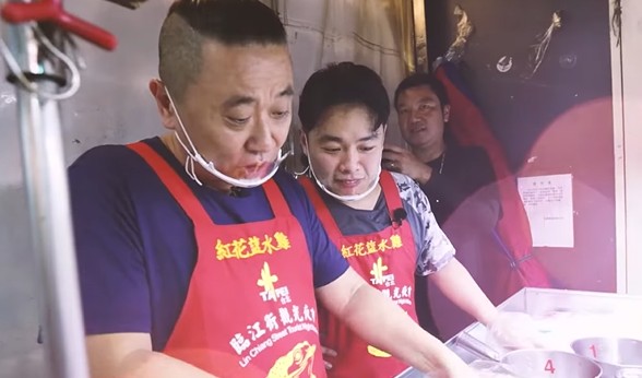 「邰哥加持名店」遭大鬧！酒醉男「街頭咆哮槓上警察」下場曝光