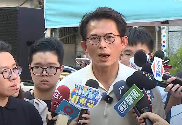 快新聞/嗆記者卻發現是吳益政女兒 黃國昌急否認:是針對網友的可笑問題