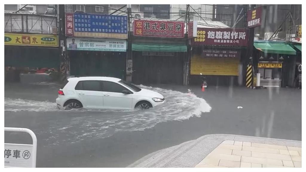 新竹遭暴雨狂襲！正妹叫計程車「2公里飆破3萬元」…網：新店到內湖要10萬