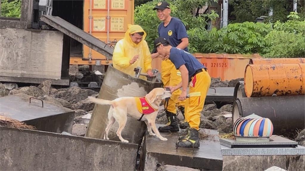 許智傑贈送搜救隊犬糧　致敬汪汪隊花蓮強震救災