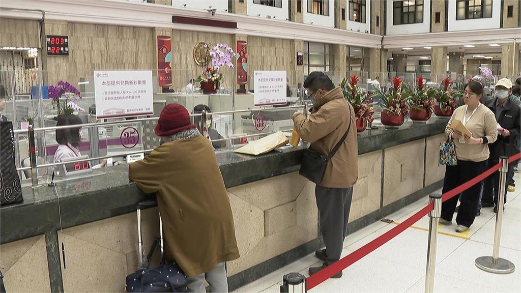 收新鈔「直接揉爛」變店員SOP?理由讓萬人傻眼「同行認了」:超級困擾