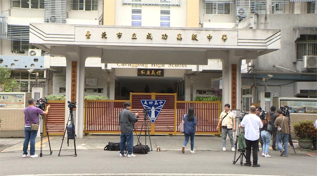 考後紓壓? 成功高中校園放焰火攻擊主任?校方澄清:非事實