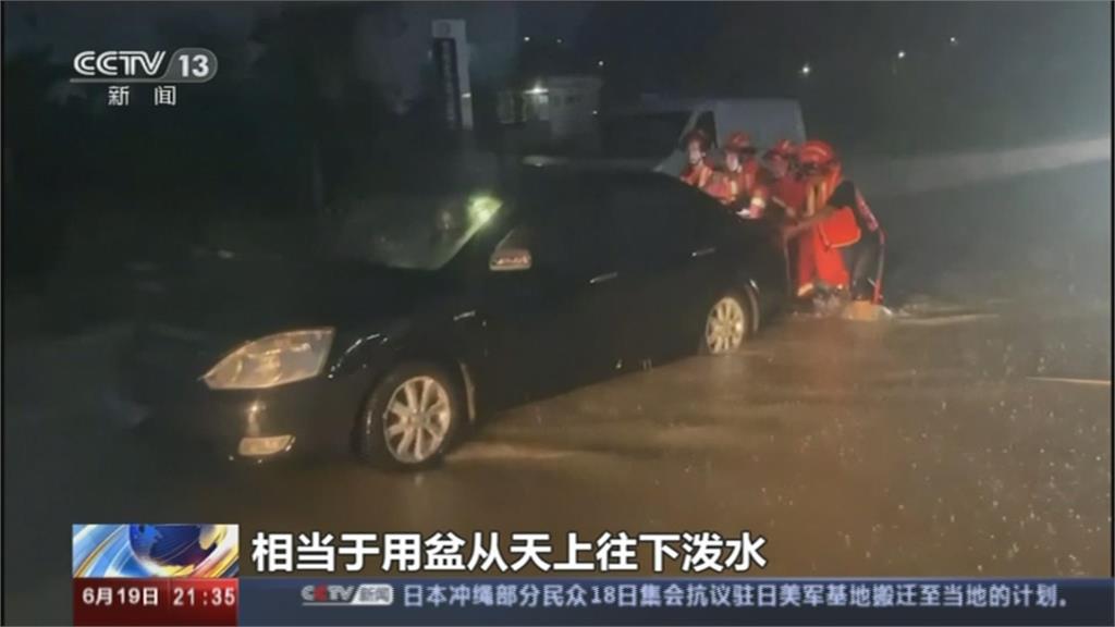 中國貴州多地暴雨成災　地鐵噴水池站積水倒灌