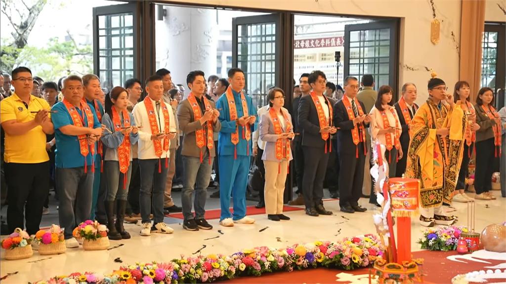 蔣萬安、沈伯洋首度同台　沈伯洋喊：由我們改變城市