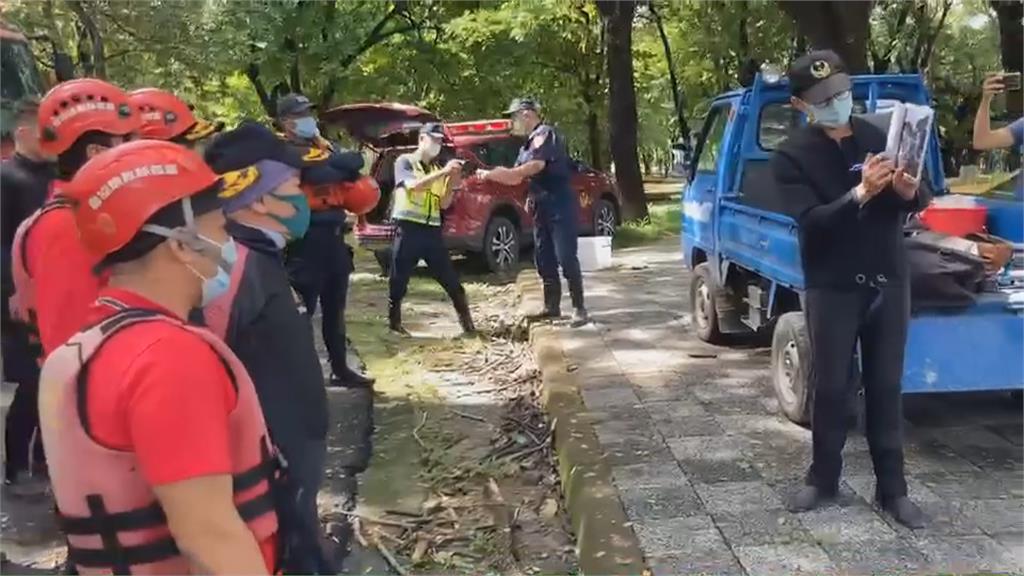 到曾文水庫玩 成大研究生在六角亭落水 疑為了撿手機