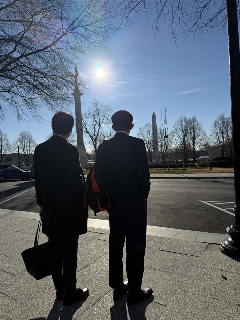 快新聞／黃國昌訪美有效嗎？美媒曝關稅降至15%　曝遠眺華盛頓紀念碑照