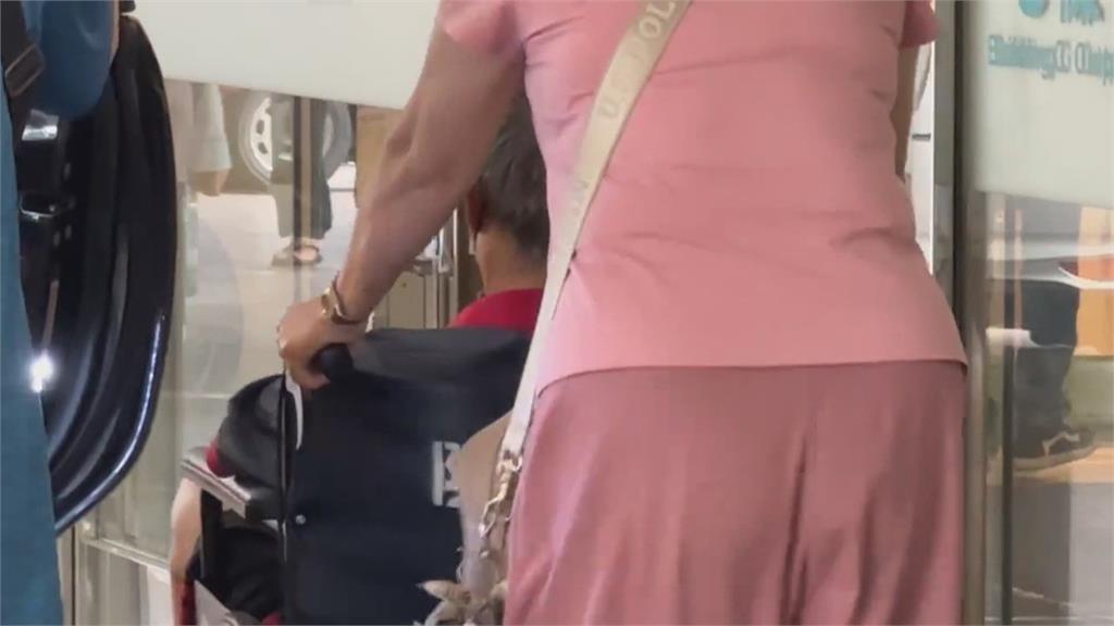 未陪同老母就診隔日想問病況 女子沒做「這件事」闖診間還嗆醫生