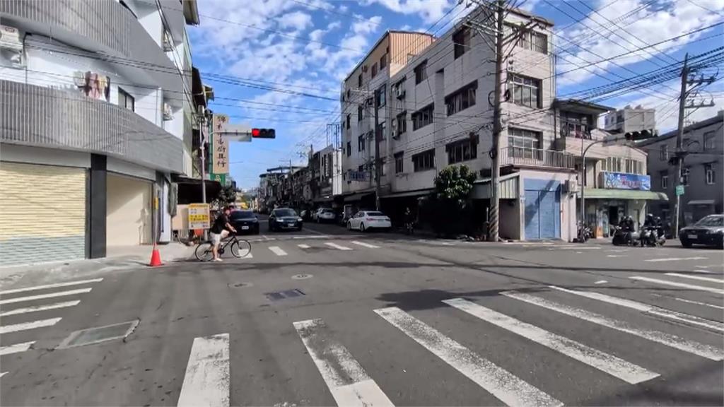 車禍對撞驚天巨響　消防隊員秒衝出幫忙